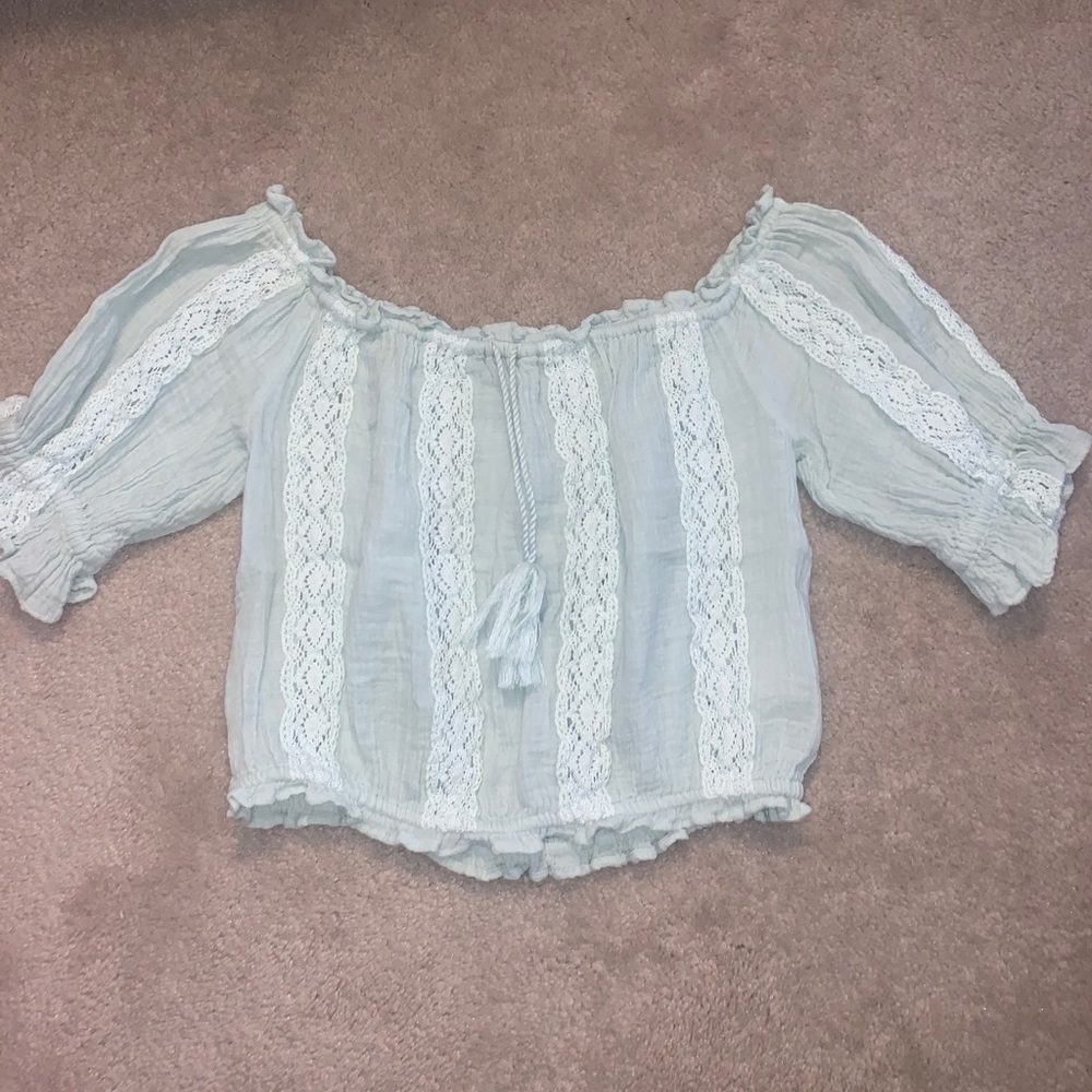 American eagle cropped shirt